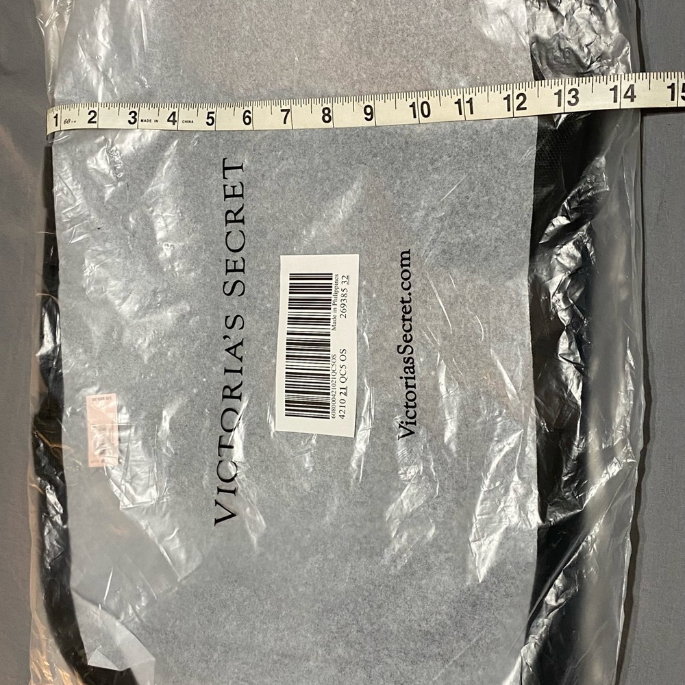 NWT VS Black Bag Still in original plastic. 19”13”
Shoulder Bag Never opened 😍😍 - Picture 8 of 9